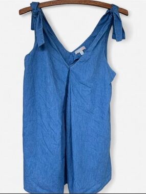 NWOT Gianni Bini v neck blue romper dress with tie straps, pockets. XS Chambray